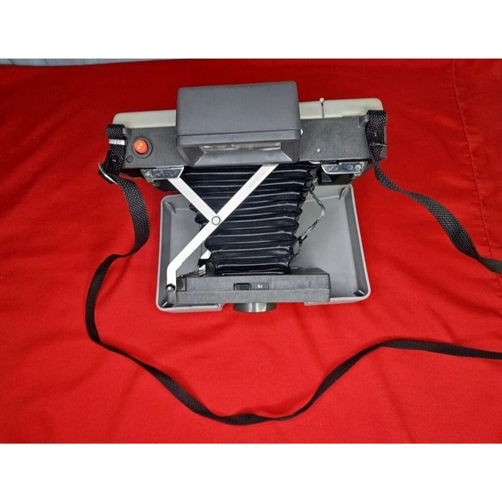 Polaroid Camera Instant 210 Automatic Land Vintage Camera w/Case & Flash